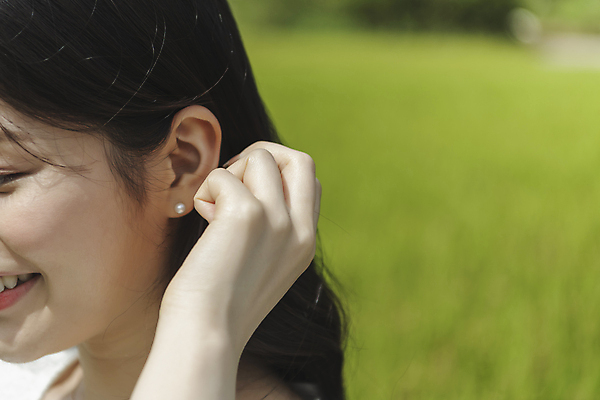 포토 JPG 주간 손 여자 여행 휴가 논 한명 서기 미소 근접촬영 상반신 20대 성인 야외 옆모습 아웃포커스 손들기 한국인 가을 농촌 시골 양평 성인여자한명만 국내포토 자연요소 1 계절 뷰포인트 농업 모션 촬영기법 표정 사람 동양인 청년 신체부위 경기도 여자한명만 성인여자만 파일형식