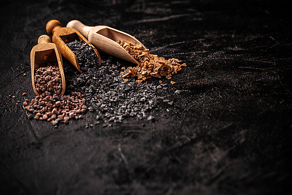 포토 JPG 해외이미지 음식 백그라운드 컨셉 재료 종류 요리 사람없음 목재 세트 주방 검은색 어둠 여러개 양념 조미료 맛 상품 크리스탈 수집 향신료 국자 유기농 소금 용암 향료 결정체 모음 성분 훈제 구성 전문 정물화 짠맛 카피스페이스 해외포토 나무 웰빙 컬러 다수 주방용품 공백 광석 그림 향기 냄새 향미료 파일형식 이미지허브