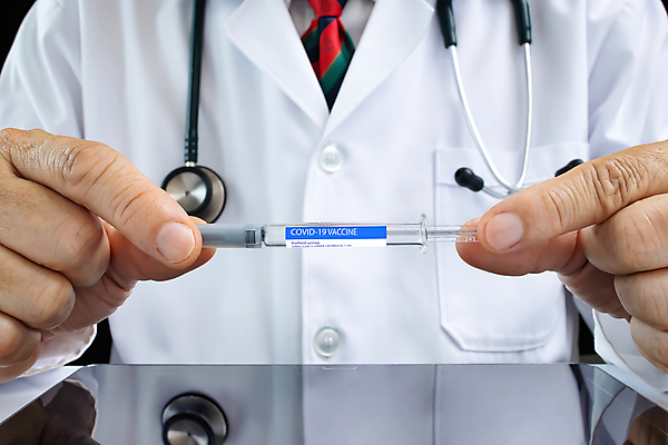 포토 JPG 해외이미지 과학 건강 병원 주사기 사람없음 약 장비 환자 의사 잡기 바늘 실험실 질병 주사약 돌봄 면역력 백신 복용 예방접종 예방주사 해외포토 의학 의료기기 모션 실험 의료진 도구 예방 접종 파일형식 이미지허브