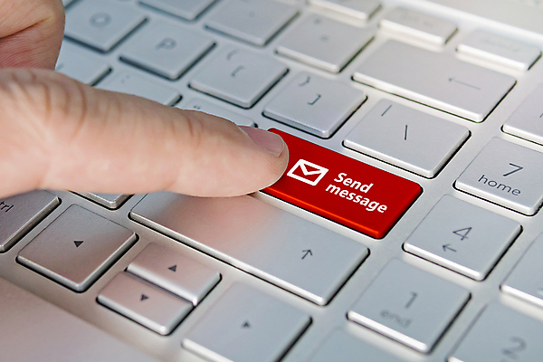 포토 JPG 해외이미지 손 남자 이동 컨셉 인터넷 비즈니스 텍스트 통신 손가락 버튼 열쇠 사람없음 노트북 컴퓨터 디지털 자료 터치 가리킴 키보드 네트워크 메시지 이메일 닫기 선택 연결 편지 심볼 시작 전자 언론 클릭 인덱스 온라인 키패드 해외포토 모션 사람 손짓 신체부위 전자제품 파일형식 이미지허브