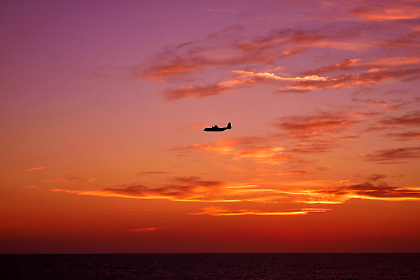 포토 JPG 해외이미지 실루엣 여행 백그라운드 비즈니스 교통시설 자연 하늘 휴가 비행기 안테나 사람없음 파란색 빛 햇빛 태양 일출 황혼 일몰 흰색 공항 저녁 땅 항공 속도 출발 상업 제트기 승객 엔진 대패 착륙 해외포토 자연요소 컬러 교통 컨셉 통신 항공교통 대중교통 촬영기법 노을 야간 시설 생태계 파일형식 이미지허브