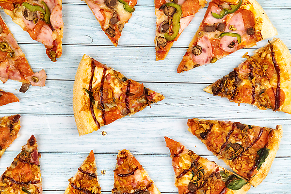 포토 JPG 해외이미지 피자 패스트푸드 실내 종류 사람없음 다양 콤비네이션피자 피자조각 나무배경 해외포토 조각 다수 백그라운드 서양음식 내부 인스턴트 파일형식 이미지허브