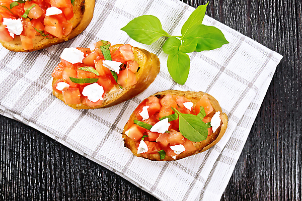 포토 JPG 해외이미지 문화 음식 빵 조각 다이어트 토마토 채소 탁자 치즈 실내 샌드위치 건강 마늘 요리 사람없음 목재 가로 빨간색 수건 식사 이탈리아 시골 신선 애피타이저 기름 바게트 정상 만취 먹기 향신료 상쾌 냅킨 부드러움 바질 점심식사 모짜렐라치즈 브루스케타 짠맛 채식주의자 페타치즈 해외포토 나무 감정 유럽 컬러 가구 재료 모션 유제품 내부 위생용품 감각 맛 채식 술취함 향미료 파일형식 이미지허브