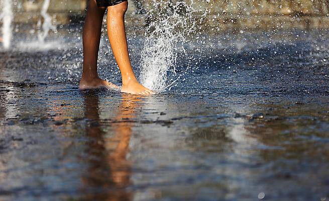 포토 JPG 해외이미지 라이프스타일 행복 어린이 장난 놀이 한명 사람 야외 물 여름 태양 기쁨 흐름 게임 물방울 신선 뜨거움 개울 떨어짐 시원함 분무기 제트기 반가움 스플래쉬 해외포토 자연요소 1 계절 감정 컨셉 비행기 생활 강 파일형식 이미지허브