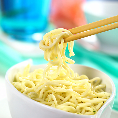 포토 JPG 해외이미지 스튜디오촬영 음식 젓가락 패스트푸드 매달리기 요리 동양인 사람없음 세로 사진촬영 중국 잡기 사발 수프 먹기 국수 준비 순간 채식주의자 해외포토 아시아 모션 수저 실내 인종 촬영 면류 사기그릇 인스턴트 채식 파일형식 이미지허브