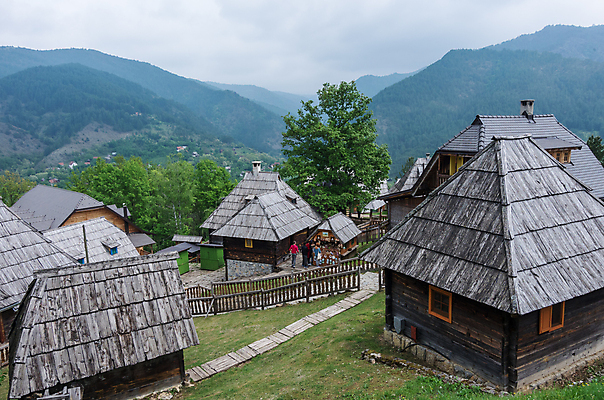 포토 JPG 해외이미지 주간 산 주택 사람없음 야외 마을 시골 세르비아 해외포토 자연요소 건물 파일형식 이미지허브