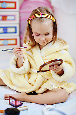 포토 JPG 해외이미지 라이프스타일 옷 얼굴 어린이 놀이 주택 한명 사람 내부 치료 청춘 뷰티 유행 귀여움 희망 페인트 화장품 놀이방 기쁨 방 육아 목욕가운 작음 그림 화가 돌봄 초보 해외포토 직업 1 감정 컨셉 의학 모션 건물 생활 신체부위 가운 크기 파일형식 이미지허브