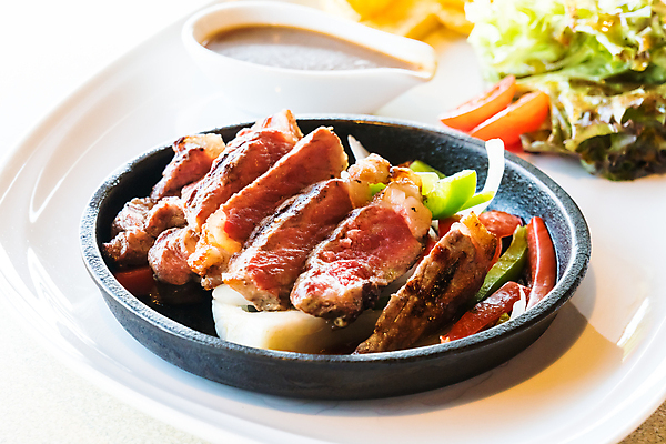 포토 JPG 해외이미지 접시 음식 백그라운드 육류 스테이크 요리 사람없음 목재 빨간색 식사 저녁식사 소고기 중앙 그릴 바비큐 날것 후추 갈비뼈 단백질 등심 해외포토 나무 식기 컬러 식재료 재료 주방용품 뼈 서양음식 향신료 영양소 파일형식 이미지허브