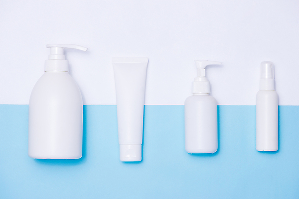 포토 JPG 해외이미지 실내 사람없음 화장품 피부관리 흰배경 파란배경 스프레이 스킨케어 공병 튜브용기 목업 브랜딩 해외포토 백그라운드 내부 파란색 뷰티 흰색 용기_그릇 병_담는 파일형식 이미지허브