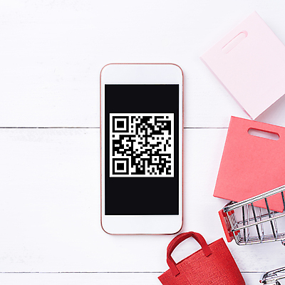 포토 JPG 해외이미지 실내 사람없음 스마트폰 쇼핑 쇼핑백 쇼핑카 미니어처 오브젝트 흰배경 온라인쇼핑 모바일쇼핑 QR코드 해외포토 백그라운드 가방 내부 핸드폰 스마트기기 모형 카트 흰색 온라인 파일형식 이미지허브