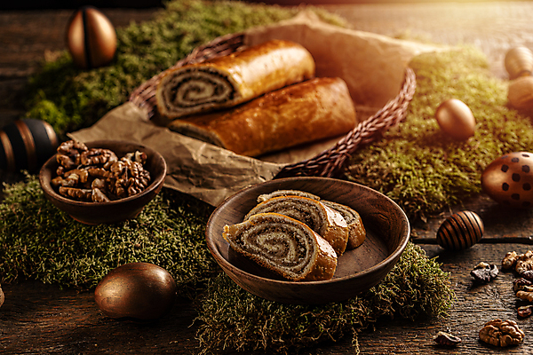 포토 JPG 해외이미지 빵 조각 잔디 사람없음 케이크 부활절계란 롤 호두 나무그릇 파운드케이크 해외포토 식물 그릇 음식 디저트 부활절 목재 계란 견과류 파일형식 이미지허브