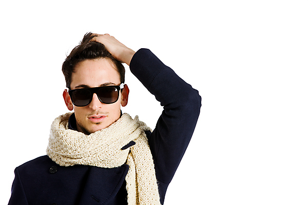 포토 JPG 해외이미지 모델 한명 선글라스 유행 목도리 추위 코트 가을 고립 해외포토 1 잡화 계절 안경 사람 외투 파일형식 이미지허브