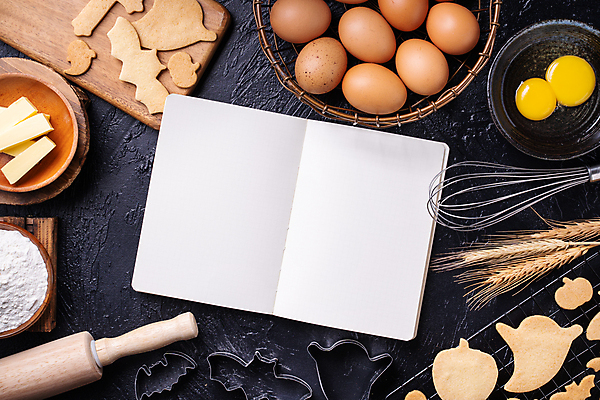 포토 JPG 해외이미지 행복 백그라운드 검은배경 프레임 사람없음 책 펜 쿠키 계란 공책 할로윈 쿠키틀 목업 국경 해외포토 감정 문구용품 디저트 필기구 알 검은색 제빵도구 파일형식 이미지허브