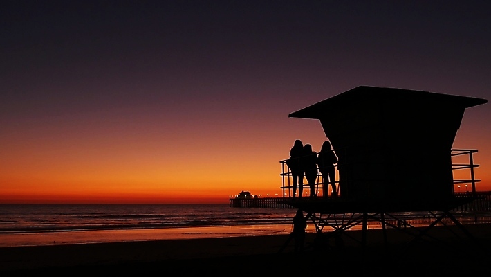 포토 JPG 해외이미지 여자 실루엣 여행 휴가 사람 경사 취미 해변 사람없음 친구 탑 항구 보라색 미국 황혼 일몰 새벽 우정 분위기 손목시계 캘리포니아 주말 세대 로스앤젤레스 안전요원 해외포토 자연요소 건축물 바다 시계 컬러 컨셉 북아메리카 장신구 관계 교통시설 촬영기법 노을 파일형식 이미지허브