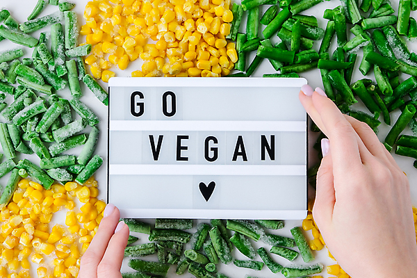 포토 JPG 해외이미지 손 채소 실내 들기 손짓 신체부위 채식 그린빈 라이트박스 옥수수알갱이 비건 해외포토 모션 콩 옥수수 사람 내부 채식주의자 파일형식 이미지허브