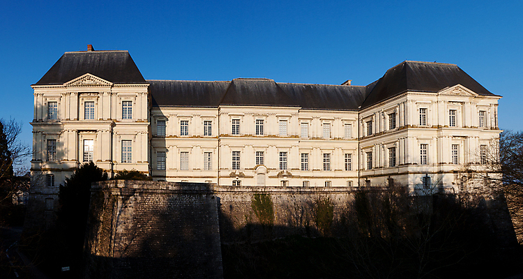 포토 JPG 해외이미지 유럽 중년 여행 건축양식 창문 휴가 풍경 사람없음 건물 맑음 프랑스 도시 센터 중세 역사 재산 아치 장면 옛날 해외포토 건축물 건축 나라 날씨 성인 금융 파일형식 이미지허브