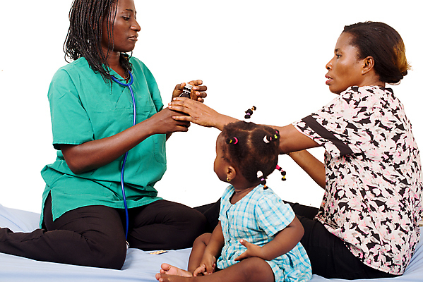 포토 JPG 해외이미지 어린이 엄마 서브 건강 미소 치료 세명 진료 듣기 고통 환자 의사 아기 대접 질병 작음 걱정 주기 쇼 시럽 처방 레시피 소아과의사 전염병 항생제 연습생 해외포토 감정 의학 가족 모션 표정 사람 약 의료진 크기 연습 파일형식 이미지허브