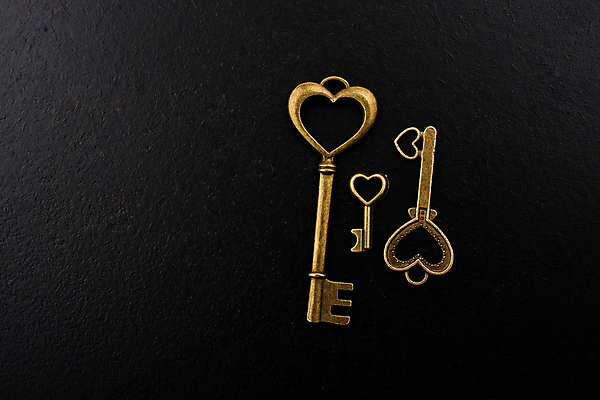 포토 JPG 해외이미지 백그라운드 사람없음 검은색 하트 황금열쇠 해외202004 해외포토 모양 컬러 열쇠 파일형식 이미지허브