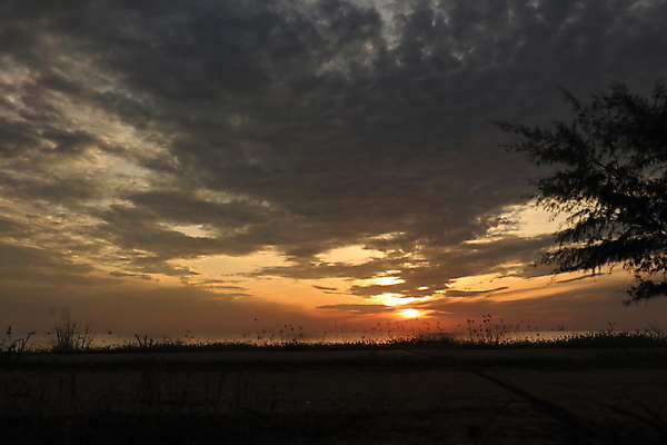 포토 JPG 해외이미지 계절 실루엣 모래 파도 바다 섬 여행 오렌지 자연 벽지 하늘 아침 휴식 사람없음 빛 햇빛 태양 뷰티 반사 여행객 일출 맑음 황혼 일몰 봄 서핑 황금 저녁 휴양지 흐림 수평선 해외포토 주간 자연요소 컨셉 과일 날씨 촬영기법 사람 노을 장소 수상스포츠 야간 생태계 파일형식 이미지허브