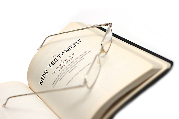 포토 JPG 해외이미지 전통 기독교 종교 종이 안경 과학 비즈니스 그림자 사랑 사람없음 책 가로 빛 스터디 독서 교회 성경 어둠 침묵 기도 시간 오픈 영혼 클래식 닫기 계획 읽기 문학 신성 신앙심 옛날 해외포토 잡화 감정 컨셉 종교용품 종교건축 모션 건물 학습 소리 파일형식 이미지허브