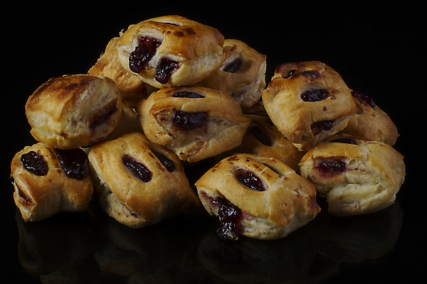 포토 JPG 해외이미지 전통 음식 과일 아침 디저트 요리 사람없음 빛 쿠키 케이크 식사 빵집 껍질 흰색 신선 황금 달콤 맛 아침식사 잼 설탕 밀 굽기 크림 묘사 오브젝트 퍼프 부드러움 버터 내추럴 프랑스어 점심식사 제빵사 타르트 페스츄리 맛있는 해외포토 주간 직업 문자 빵 컬러 컨셉 곡류 상점 감각 소스_음식 구이 파이_빵 파일형식 이미지허브