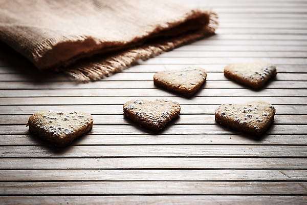 포토 JPG 해외이미지 전통 계절 음식 백그라운드 크리스마스 겨울 재료 탁자 휴가 디저트 주택 요리 사람없음 목재 장식 갈색 쿠키 케이크 주방 계란 축제 빵집 흰색 기구 하트 신선 달콤 설탕 굽기 준비 밀가루 핸드메이드 맛있는 해외포토 모양 나무 기념일 컬러 가구 건물 상점 알 맛 가루 구이 파일형식 이미지허브