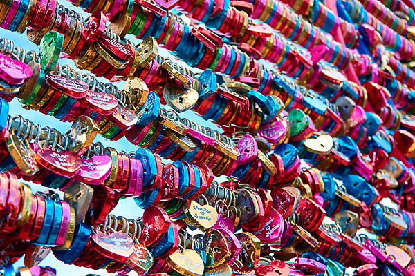 포토 JPG 해외이미지 모양 전통 커플 행복 문화 여행 결혼 백그라운드 컨셉 결혼식 자물쇠 발렌타인데이 사랑 미술 사람없음 야외 울타리 컬러풀 금속 우정 낭만 하트 그룹 의식 접속 심볼 사인 부식 질감 잠금 보안 약혼 영원 옛날 철책 통일 많음 해외포토 감정 컬러 관계 데이이벤트 재질 문화예술 안전 이벤트 친구 담장 약속 파일형식 이미지허브