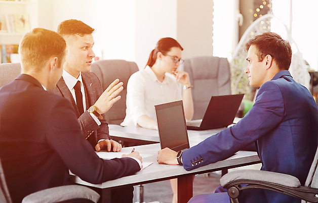 포토 JPG 해외이미지 백인 직업 라이프스타일 응시 여자 비즈니스 탁자 성공 설계 노동자 아이디어 직장 미소 사람 앉기 여러명 성인 노트북 컴퓨터 사무실 뷰티 업무 작업 비즈니스우먼 계획 책상 동료 경영자 긍정 온라인 해외포토 서양인 시선 가구 다수 컨셉 회사 관계 모션 표정 생활 전자제품 직장인 리더 파일형식 이미지허브