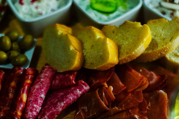 포토 JPG 해외이미지 음료 음식 빵 조각 채소 유리 오이 치즈 감자 육류 요리 사람없음 목재 세트 파티 식당 와인 계란 식사 저녁식사 버섯 시골 바 도자기 사발 맛 그릴 애피타이저 바게트 굽기 먹기 컵받침 올리브 점심식사 뷔페 브루스케타 살라미 식품점 총각무 타파스 맛있는 프로슈토 해외포토 나무 열매 컨셉 식재료 재료 모션 재질 주방용품 유제품 주류 이벤트 상점 알 사기그릇 무 구이 받침대 햄 파일형식 이미지허브