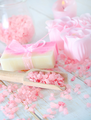 포토 JPG 해외이미지 꽃 리본 분홍색 사람없음 스파 오브젝트 아로마 스파용품 비누 아로마테라피 스쿱 입욕소금 해외포토 식물 컬러 위생용품 미용용품 소금 테라피 파일형식 이미지허브