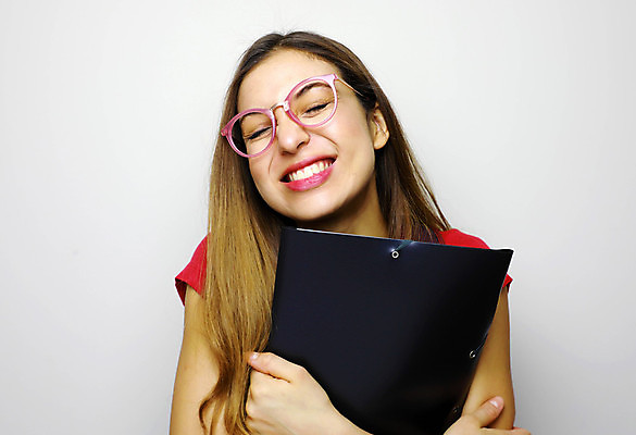 포토 JPG 해외이미지 백인 학생 라이프스타일 행복 안경 무기 얼굴 여행 백그라운드 가방 배낭 학교 응원 성공 사랑 한명 성인 10대 여행객 귀여움 흰색 축하 표현 우승 흥분 대학교 오르기 비명 승자 지능 필승 브라질사람 해외포토 서양인 1 잡화 교육 감정 컬러 컨셉 모션 청소년 사람 생활 신체부위 최고 파일형식 이미지허브