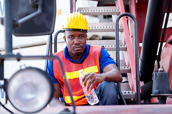 포토 JPG 해외이미지 직업 행복 산업 유니폼 비즈니스 공장 교통시설 휴식 노동자 직장 한명 안전 물 항구 화물 업무 기술자 엔지니어 보호 감독 계획 안전모 헬멧 대표 컨테이너 땅 창고 동료 서비스 경영자 상업 공학 물류 경영 로딩 분배 수입 터미널 해외포토 자연요소 1 옷 교육 감정 교통 컨셉 회사 공업 관계 사람 운송업 작업 안전장비 보호장비 시설 리더 파일형식 이미지허브