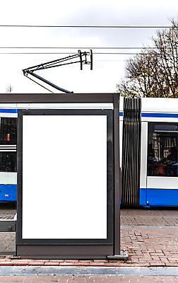 포토 JPG 해외이미지 주간 하늘 간판 프레임 광고판 사람없음 야외 역 전차 옥외간판 옥외광고 목업 해외포토 자연요소 육상교통 교통시설 대중교통 알림판 판 파일형식 이미지허브