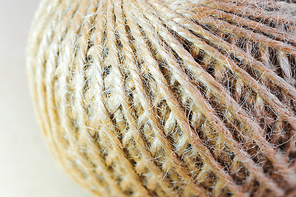 포토 JPG 해외이미지 전통 선 밧줄 줄 백그라운드 공 사람없음 갈색 흰색 시골 원형 삼 실 코드 천 삼베 묘사 오브젝트 질감 롤 섬유 노끈 내추럴 고립 해외포토 도형 컬러 채소 직물 파일형식 천_직물 이미지허브