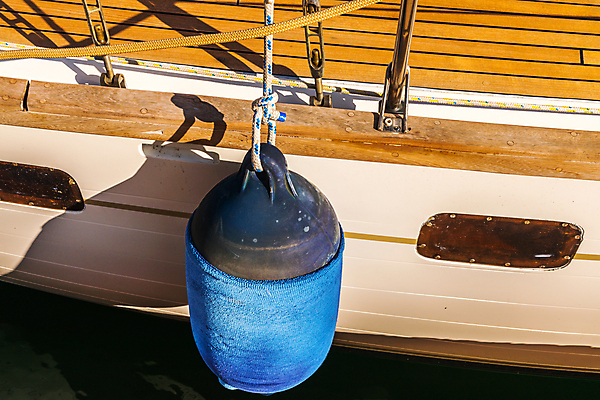 포토 JPG 해외이미지 직업 산업 밧줄 바다 여행 자연 표시 낚시 항해 경비 안전 사람없음 빨간색 물 파란색 반사 항구 장비 젖음 흰색 만 그물 보트 보호 위험 오브젝트 흔적 보안 매듭 포트 올가미 기어 네비게이션 부표 헬프 해외포토 자연요소 줄 컬러 컨셉 배_교통 교통시설 레저 도움 생태계 파일형식 이미지허브