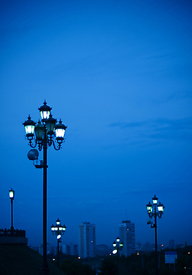 포토 JPG 해외이미지 구름 가로등 빌딩 사람없음 야외 도시풍경 새벽 도시 해외포토 자연요소 공공시설 풍경 건물 파일형식 이미지허브