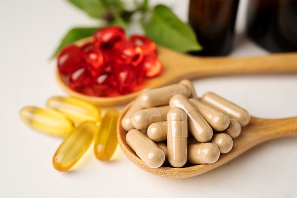 포토 JPG 해외이미지 건강 사람없음 알약 약 숟가락 허브 유기농 공병 해외포토 식물 웰빙 의학 수저 병_담는 파일형식 이미지허브