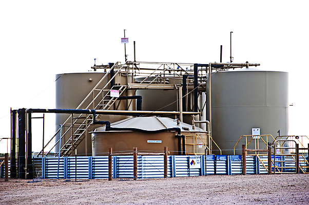 포토 JPG 해외이미지 산업 밭 하늘 사람없음 물 계단 힘 에너지 시골 기름 탱크 연료 가스 수납 멀리 내추럴 베터리 해외포토 자연요소 음식 농업 파일형식 이미지허브