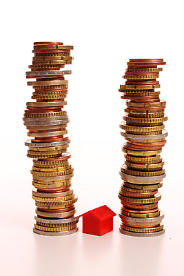 포토 JPG 해외이미지 유럽 백그라운드 지폐 돈 비즈니스 성공 주택 사람없음 금융 경제 동전 저축 유로 변화 시장 재산 구매 은색 주식 가격 투자 만들기 이익 가치 보물 계산서 세금 센트 예산 비용 해외포토 나라 컬러 컨셉 모션 건물 쇼핑 파일형식 이미지허브