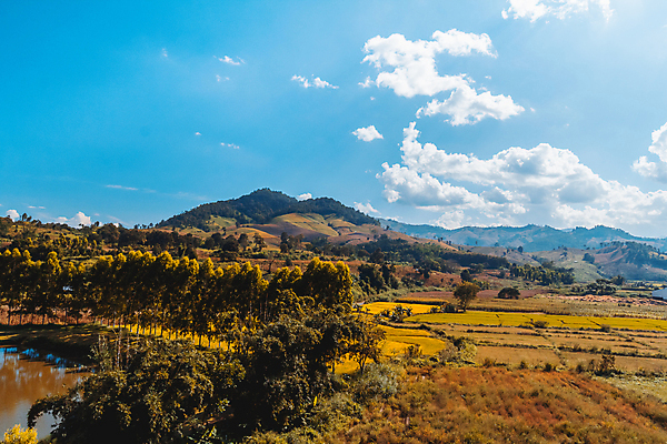 포토 JPG 해외이미지 나무 식물 구름 유럽 호수 여행 백그라운드 밭 농업 자연 하늘 산 파노라마 한명 풍경 초원 야외 초록색 물 여름 파란색 강 뷰티 농장 환경 계곡 시골 숲 언덕 장면 내추럴 해외포토 자연요소 1 계절 나라 산업 컬러 촬영기법 사람 생태계 파일형식 이미지허브