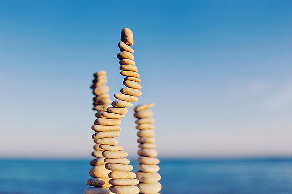 포토 JPG 해외이미지 선 바다 자연 하늘 추상 사람없음 세로 쌓기 스파 조약돌 바위 흰색 그룹 파편 정상 작음 균형 배열 심볼 명상 피라미드 흙더미 돌무덤 절정 평형 해외포토 건축물 컬러 무늬 모션 수영 흙 돌_바위 무덤 크기 생태계 랜드마크 파일형식 더미 이미지허브