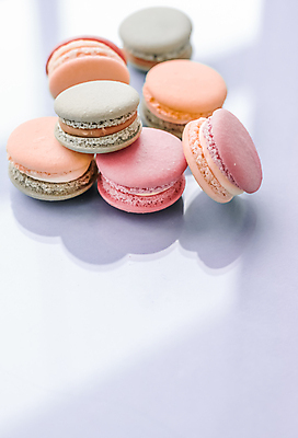 포토 JPG 해외이미지 디저트 실내 사람없음 달콤 흰배경 마카롱 해외포토 음식 백그라운드 내부 흰색 맛 파일형식 이미지허브