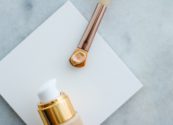 포토 JPG 해외이미지 종이 사람없음 하이앵글 화장품 메이크업브러쉬 비비크림 파운데이션 목업 해외포토 뷰포인트 뷰티 붓 파일형식 이미지허브