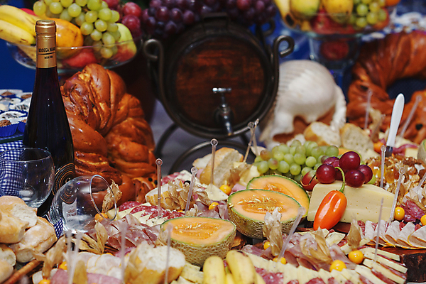 포토 JPG 해외이미지 접시 음료 음식 빵 결혼 오렌지 과일 고추 탁자 포도 치즈 바나나 건강 사탕 요리 이벤트 사람없음 목재 장식 파티 요식업 식당 와인 식사 저녁식사 축하 소시지 맛 사과 멜론 라틴아메리카 서비스 속도 상쾌 뷔페 살라미 접수 페루 페퍼로니 맛있는 해외포토 나무 식기 감정 산업 가구 컨셉 채소 재료 디저트 유제품 주류 아메리카 상점 남아메리카 가공식품 파일형식 이미지허브