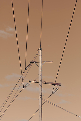 포토 JPG 해외이미지 선 하늘 사람없음 야외 파란색 환경 사진촬영 힘 전선 기둥 연결 큼 전화기 전염 철사 봉 긴장 조이기 해외포토 건축 감정 컬러 모션 촬영 질병 크기 감염 파일형식 이미지허브