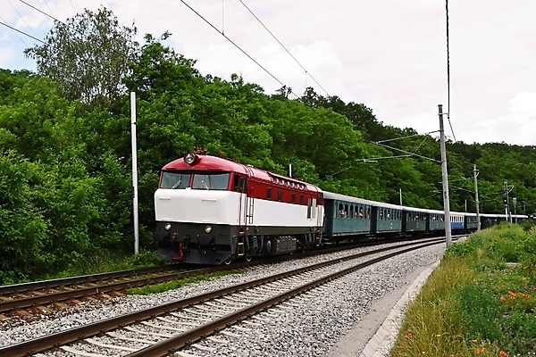 포토 JPG 해외이미지 유럽 산업 도로 여행 백그라운드 이동 비즈니스 건축양식 교통시설 모션 자동차 하늘 사람없음 기차 화물 표현 도시 전철 역 도착 속도 출발 마차 승객 일반 단상 방법 블러 선로 해외포토 건축 나라 길 육상교통 교통수단 교통 컨셉 대중교통 운송업 시설 파일형식 이미지허브