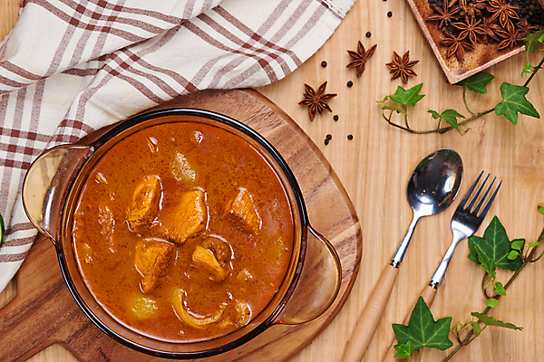 포토 JPG 해외이미지 포크 실내 사람없음 하이앵글 숟가락 카레 치킨카레 카레요리 나무배경 해외포토 식기 음식 뷰포인트 백그라운드 수저 내부 파일형식 이미지허브