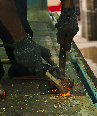 포토 JPG 해외이미지 식물 직업 산업 선 일러스트 공장 불 노동자 가면 안전 사람 사람없음 파란색 빛 금속 기계 장비 공구 업무 뜨거움 제조 보호 철 묘사 탱크 가스 수납 공학 계약자 용접 용접공 조작 철강 해외포토 자연요소 교육 컬러 컨셉 공업 재질 도구 작업 계약 파일형식 이미지허브