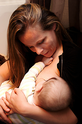 포토 JPG 해외이미지 감정 어린이 엄마 사랑 두명 우유 성장 아기 신생아 빨다 연결 결합 작음 가슴 먹기 배고픔 돌봄 수유 유대감 필요 해외포토 컨셉 가족 모션 유제품 사람 신체부위 크기 파일형식 이미지허브