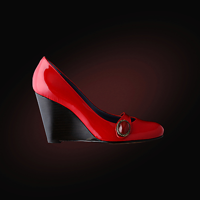 포토 JPG 해외이미지 신발 사람없음 옆모습 빨간색 유행 어둠 고급 스타일 해외포토 뷰포인트 컬러 컨셉 파일형식 이미지허브